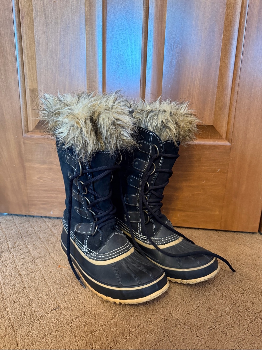 Sorel Women's Joan Of Arctic Black Faux Fur Waterproof Snow Boots Size 8